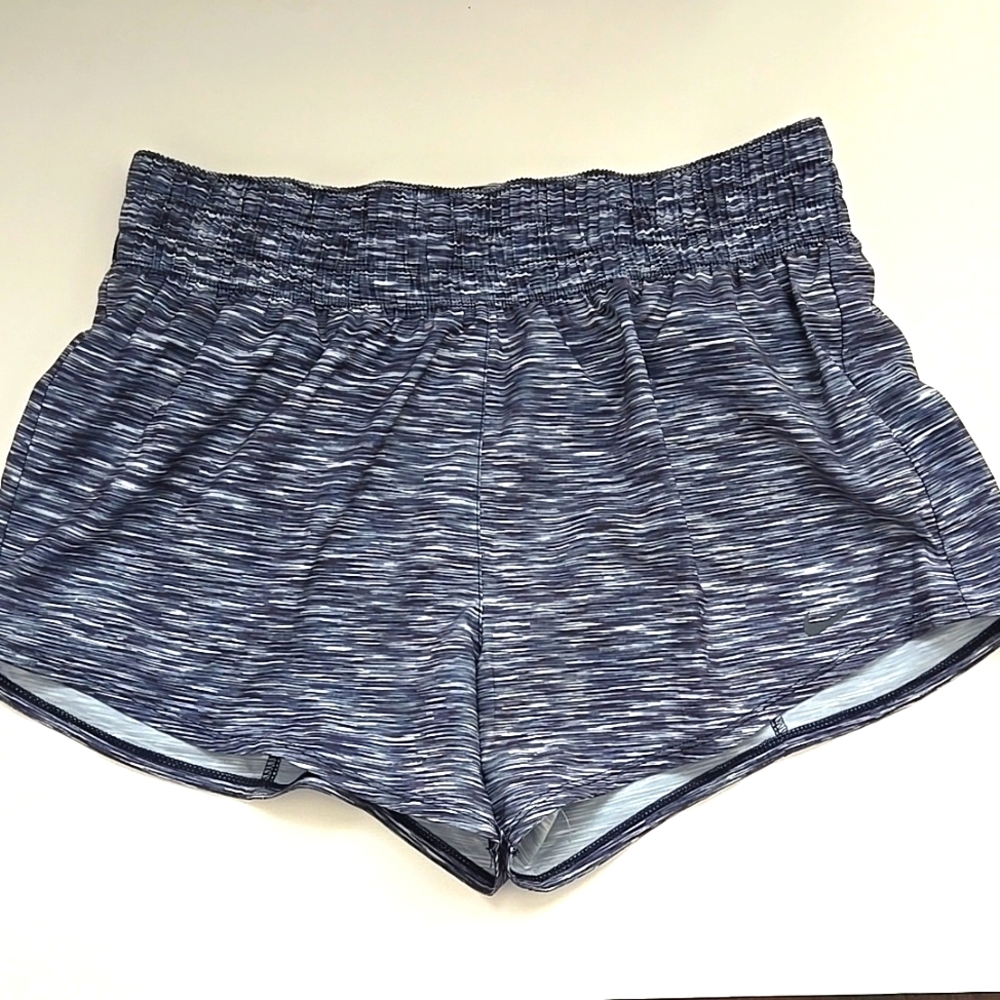 Nike women's One Drifit Midrise brief-lined printed shorts - grey - SIZE M- NWT